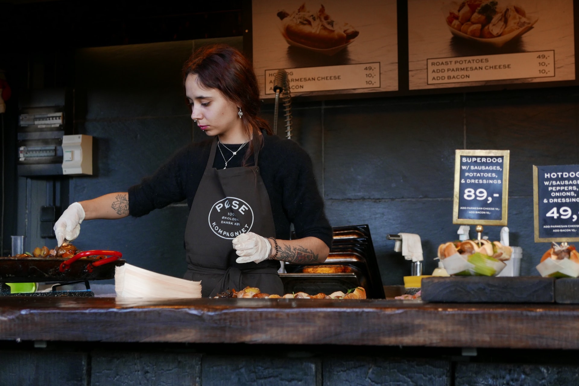 Woman working the till at a cafe